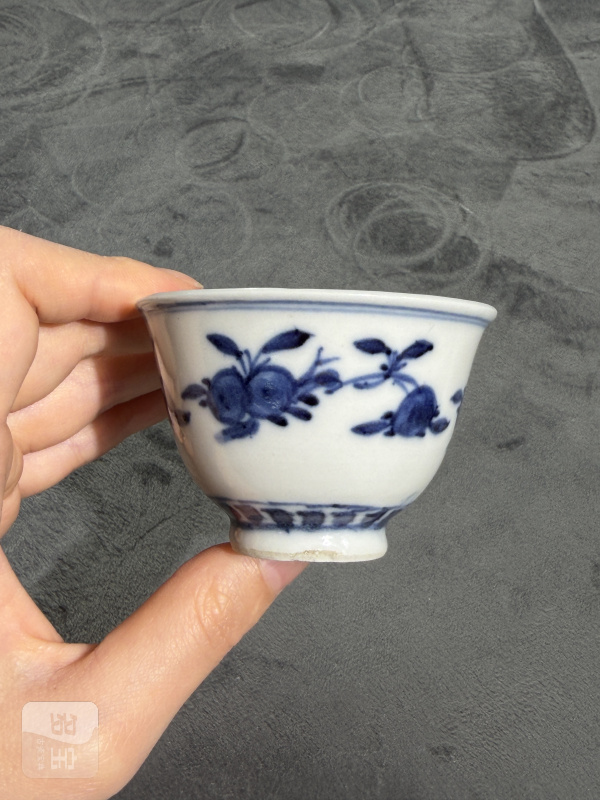 清乾隆青花三多纹小杯 - 图4